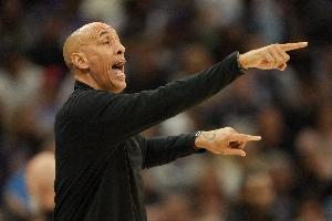 国王主帅：两队罚球次数46对18 离谱 太离谱了