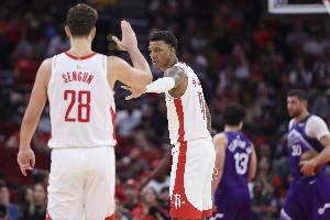 31助攻！贾巴里-史密斯：他们都在包夹申京和KD 我们不断分享球权