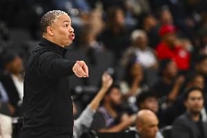 卢参与非法赌博牌局！美网友：快逮捕 然后小范甘迪就能接任了