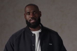 詹姆斯：18岁就能穿签名球鞋征战NBA 生涯首秀前我一直在摆弄鞋带