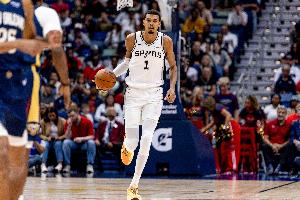 张佳玮：太阳学热火不让文班进禁区 马刺需要找到稳定组织者