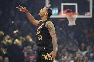 米切尔：泰森值得所有人的掌声 他一直在摸索进步现在越来越棒