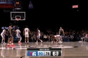 希望没事啊！乌布雷扑防小波特 自己出现崴脚痛苦倒地