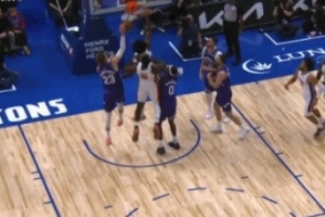 给我进去！康宁汉姆抛投不中 奥萨尔飞身完成单手补扣