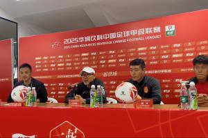 张外龙：铜梁龙球员非常年轻，希望影响中国足球，让球员冲出亚洲