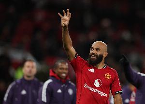 詹俊：在曼彻斯特酒吧看球很热闹，热刺和曼联的差距在于姆伯莫