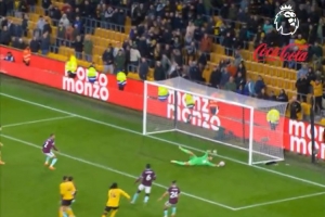 英超10月最佳扑救：伯恩利门将杜布拉夫卡扑出狼队后卫布埃诺射门