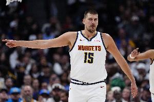 约基奇：本赛季新目标是不对判罚反应过度 把精力都集中在打球上