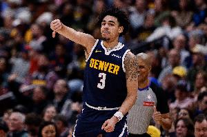 还是超时了！斯特劳瑟高难度失衡压哨抛投命中&裁判回看取消