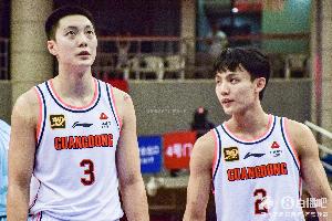 媒体人：个人认为广东还是先攻内线 毕竟辽宁的中锋轮换比较单薄