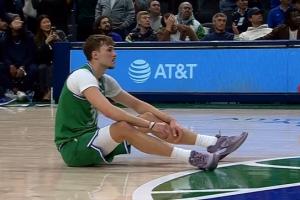 本有机会绝杀！弗拉格被抓球衣漏接球 随后瘫坐在地眼神黯淡无光