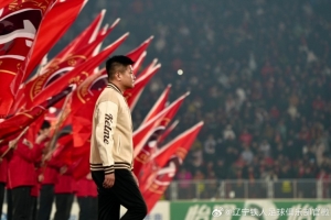 2025 铁人 荣耀时刻 | 战至终章：全队捧杯 冠军战袍加身