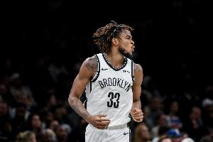 打得挺好！克拉克斯顿半场11中6拿下13分7板2助1断