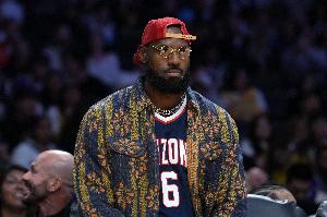 雷迪克：詹姆斯今日与南湾湖人队进行了半场5对5全对抗实战训练