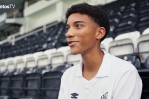 巴西媒体：西班牙人队接触小罗比尼奥的经纪人和母亲，进行咨询