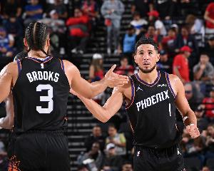 布克：狄龙是最刻苦的那个人 他养伤时我曾问他 你真要这么拼吗？