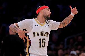 名记：步行者赛季初段一直在关注阿尔瓦拉多