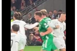 摩根声援C罗：这样被罚下太离谱！梅西做了同样的动作啥事没有