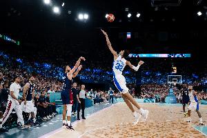 科尔：我要把库里在奥运面对文班投三分的照片放在房间