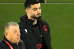 阿尔巴尼亚锁定附加赛名额，但布罗亚赛后落泪情绪低落+拒绝庆祝