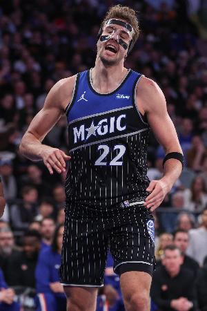 转瞬即逝！小瓦格纳篮下转体上篮 魔术轰13-0追到差3分！