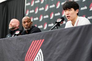 朱芳雨：比卢普斯位置稳&信任杨瀚森也敢用 而新帅必须赢球保位置