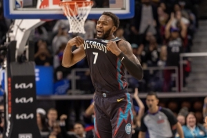 太秀了！保罗·里德欧洲步上篮打停老东家76人 主场沸腾