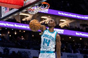 迪亚巴特：第三节对手提升对抗强度我们没跟上节奏 需要更有活力