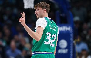 行云流水！布兰登·威廉姆斯送妙传 弗拉格跟进双手飞扣