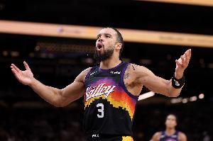 空砍了！狄龙25中12砍太阳生涯新高的34分 另有6篮板3抢断