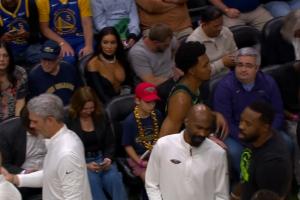 身后有亮点！鹈鹕教练席出现了一位窝火的旧将啊