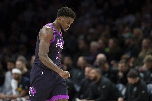 华子揽责！康利：他正成为出色领袖 不应让他自己扛大家都有责任