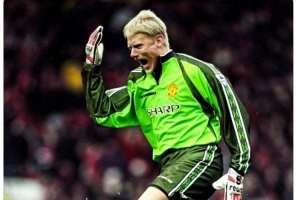 曼联官方祝舒梅切尔62岁生日快乐，效力期间出战398场斩获15冠