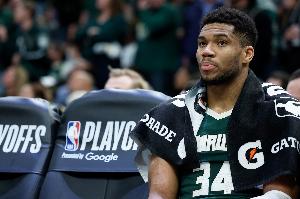 里弗斯：第一节字母捂了下腹股沟说没事 当时他应该已经受伤了