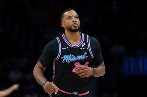 连中关键球！鲍威尔20中9砍下19分3助攻 末节7中4独得8分