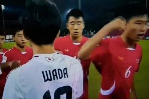 看着有点疼U17世界杯朝鲜vs日本，朝鲜球员握手“重拳出击”
