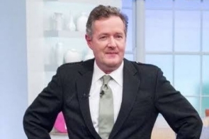 苏格兰直通世界杯，摩根晒穿方格裙照片：从未感觉自己如此苏格兰