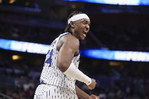 空空如也！勇士内线漏人 小卡特轻松双手补扣