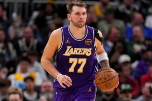 各种抡冒烟！东契奇两战合计砍下78分&命中率48.8% 一共36罚31中