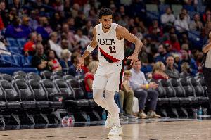 手感冰凉！卡马拉半场4中0一分未得 正负值-4