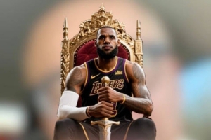 解说：唯一能限制湖人的是他们防守如何 老詹岁数大了 东里是弱环